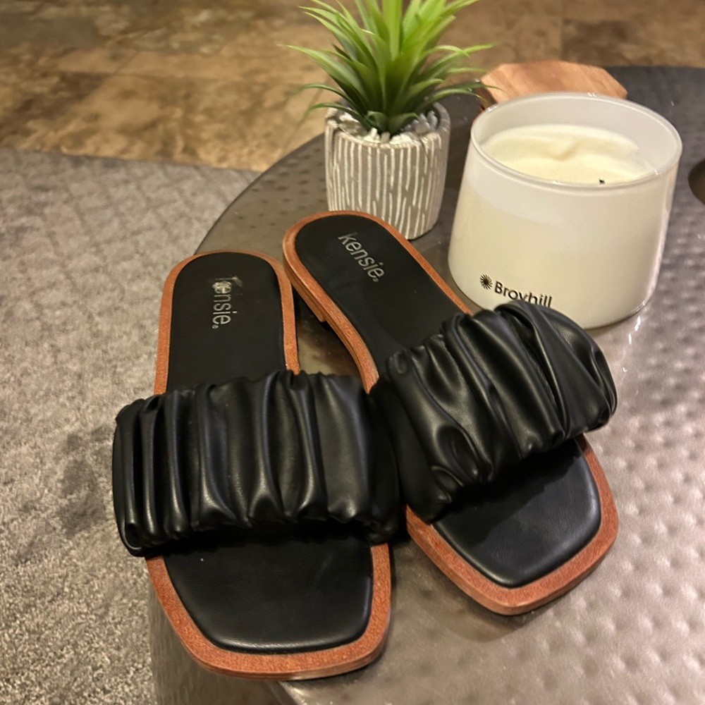 Kensie sandals